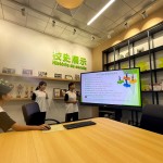 本校學生會幹事向阮舒淇介紹本校學生會會務，以及學校職業技術教育課程的特色，並分享參與學生會工作點滴。