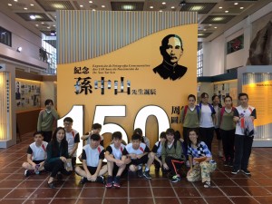 參觀紀念孫中山先生誕辰150週年圖片展花絮1