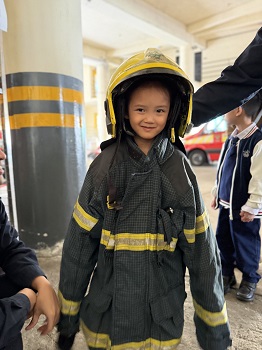 小一學生參訪消防博物館 寓教於樂強化防火意識