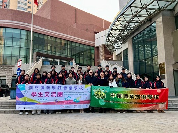 本校組織初中“表演藝術班”及高中“音樂表演專業課程”職技學生赴京交流