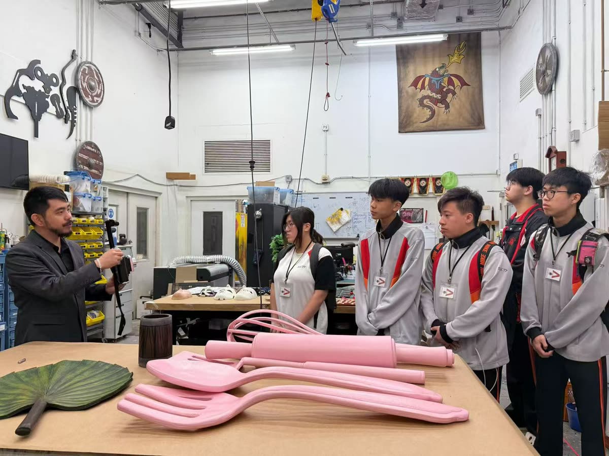 學生製作道具與佈景