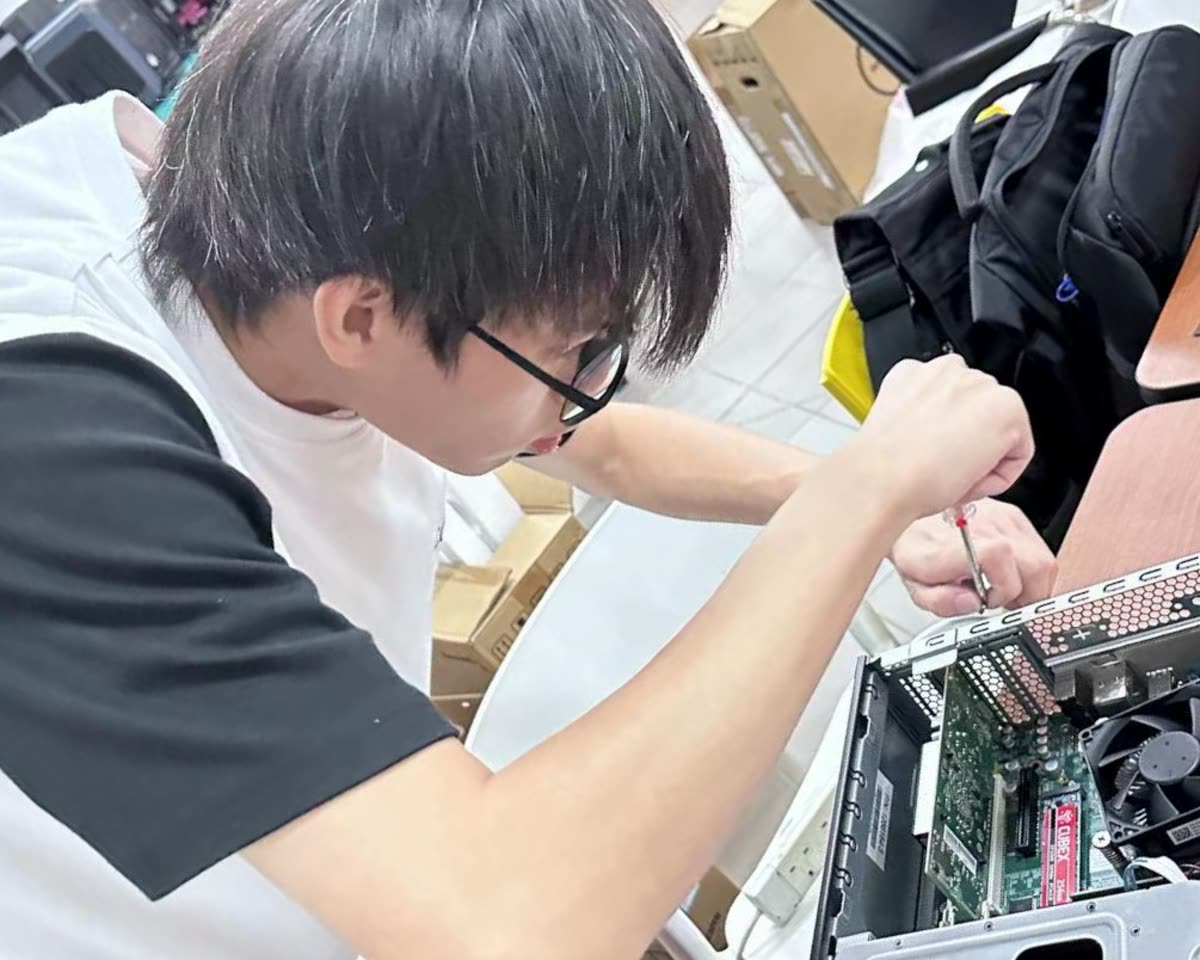 學生組裝電腦硬件