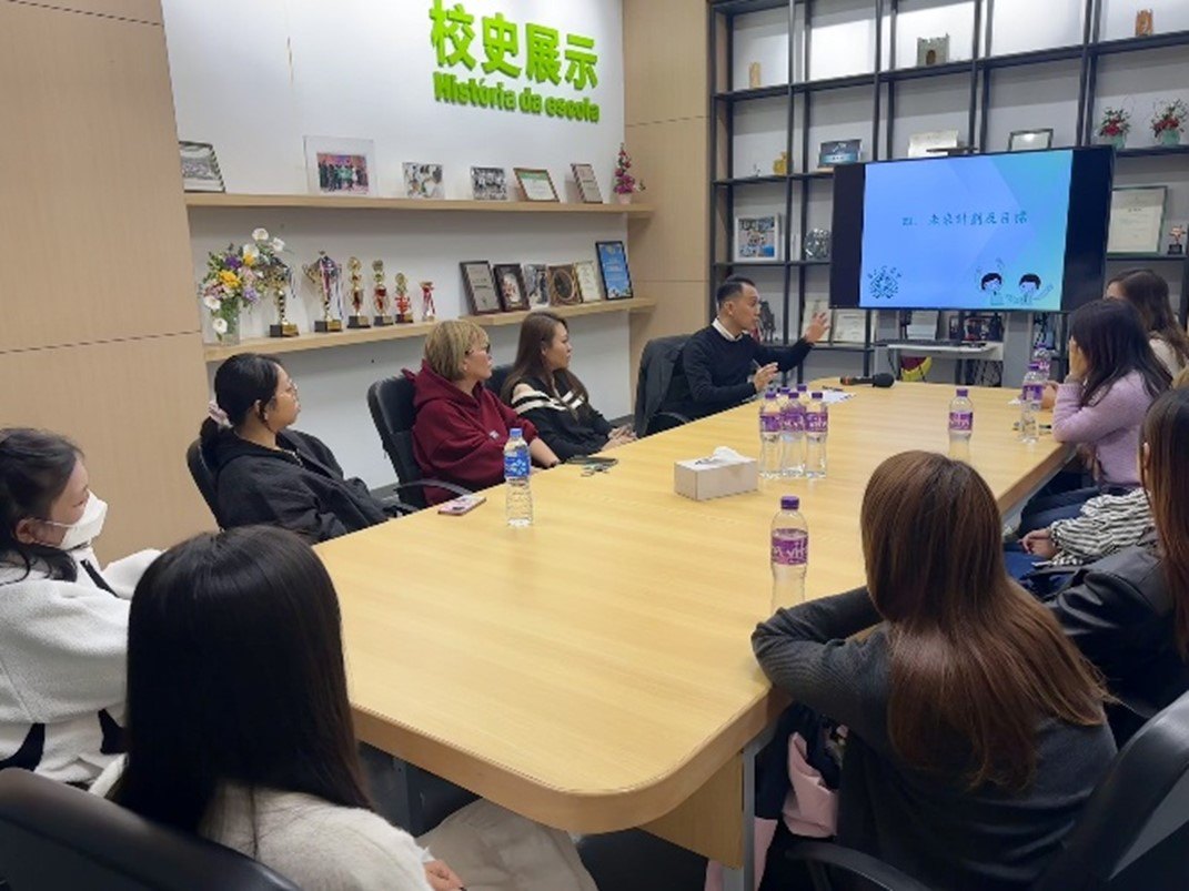 學校領導與家長會幹事合照